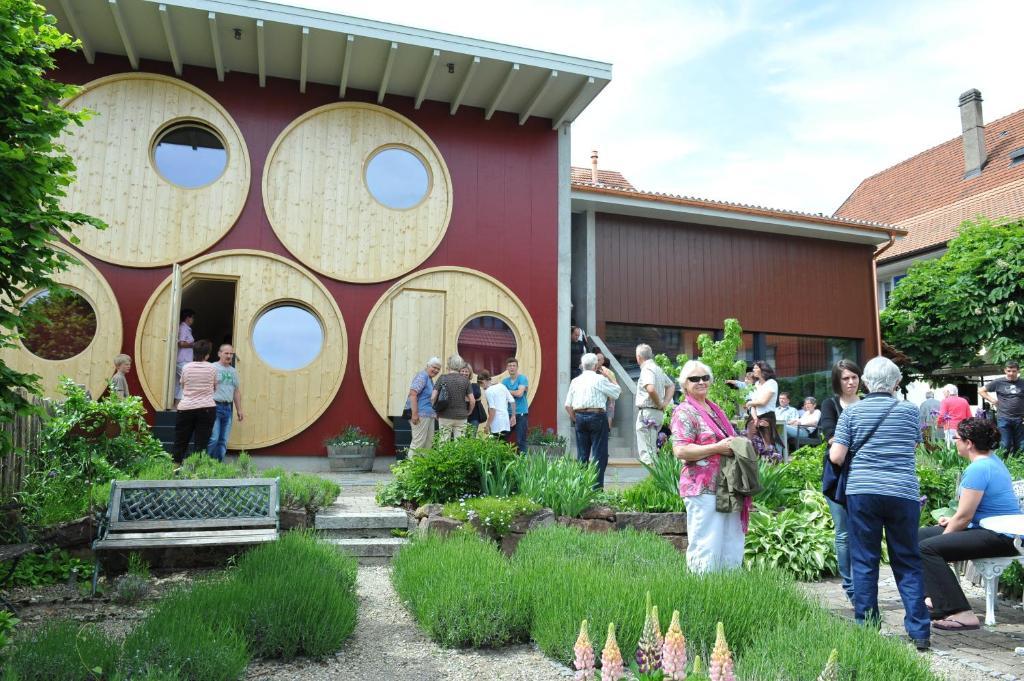 Rueedi - Weinfasshotel Guest house